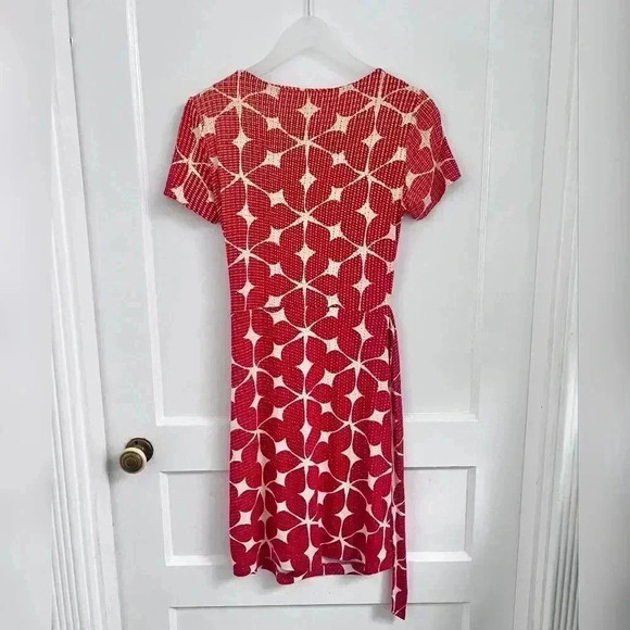 Diane von Furstenberg Silk Wrap Dress LIKE NEW - Picture 2 of 4
